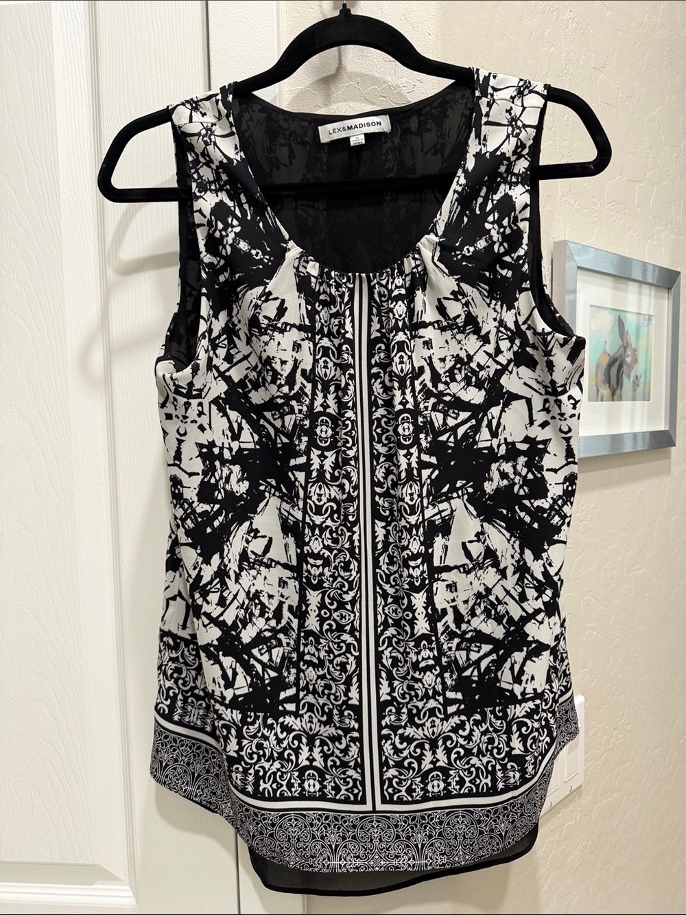 Madison Black and White Printed Scoop Neck Camisole